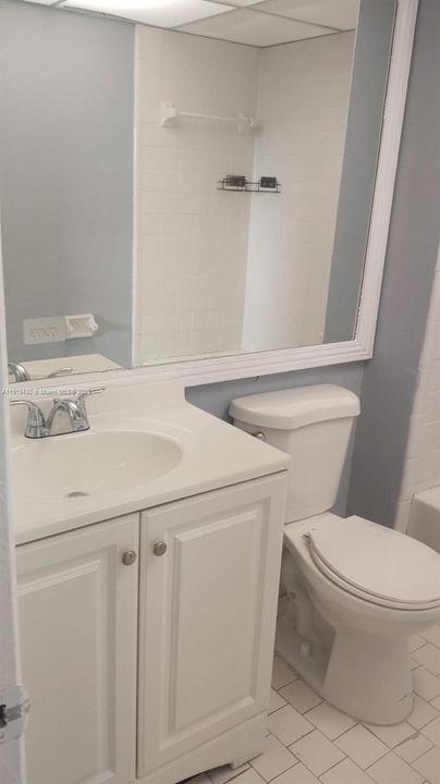 For Rent: $1,800 (2 beds, 2 baths, 949 Square Feet)