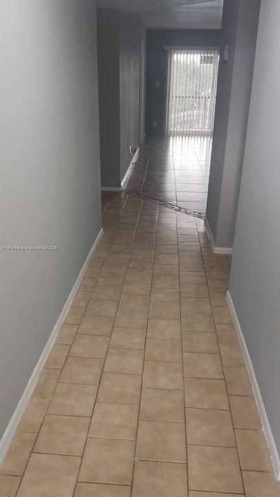 For Rent: $1,800 (2 beds, 2 baths, 949 Square Feet)