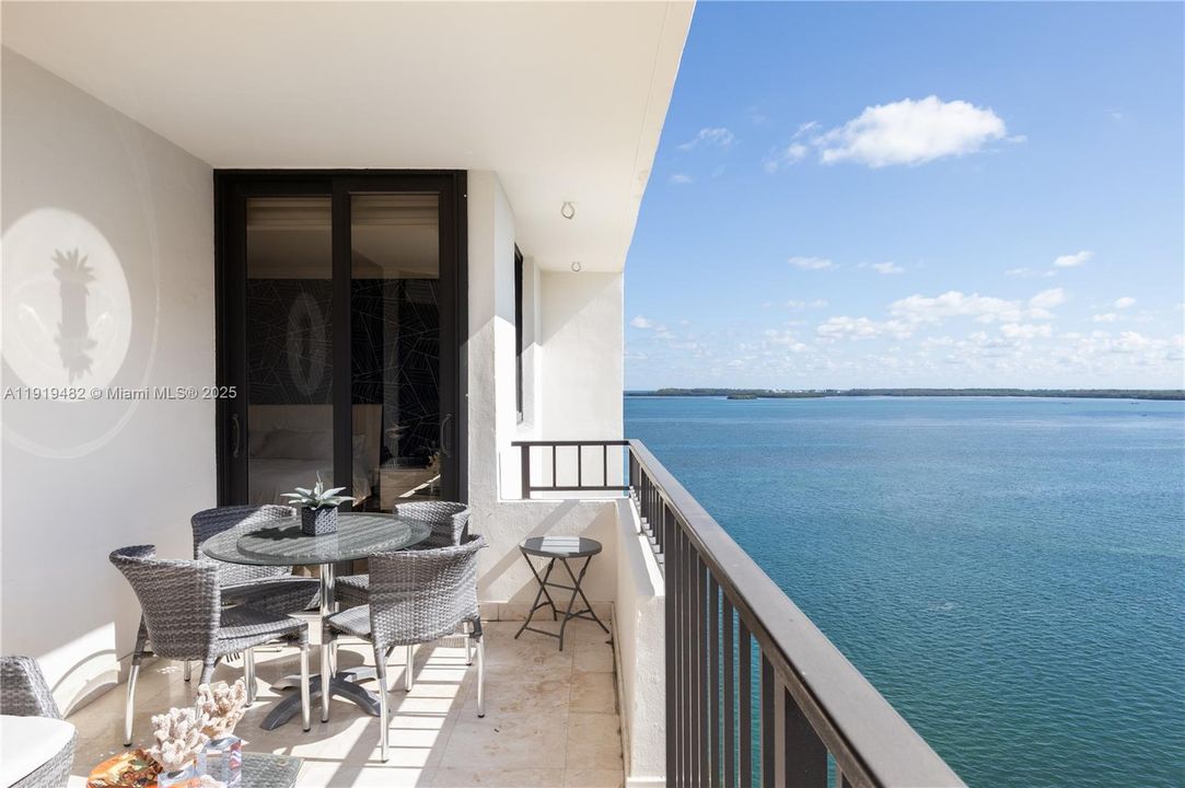 For Sale: $815,000 (2 beds, 2 baths, 1137 Square Feet)