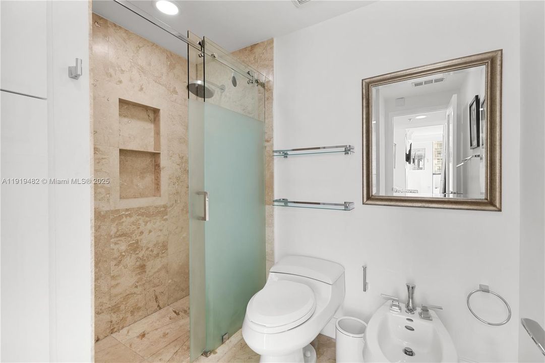 For Sale: $815,000 (2 beds, 2 baths, 1137 Square Feet)