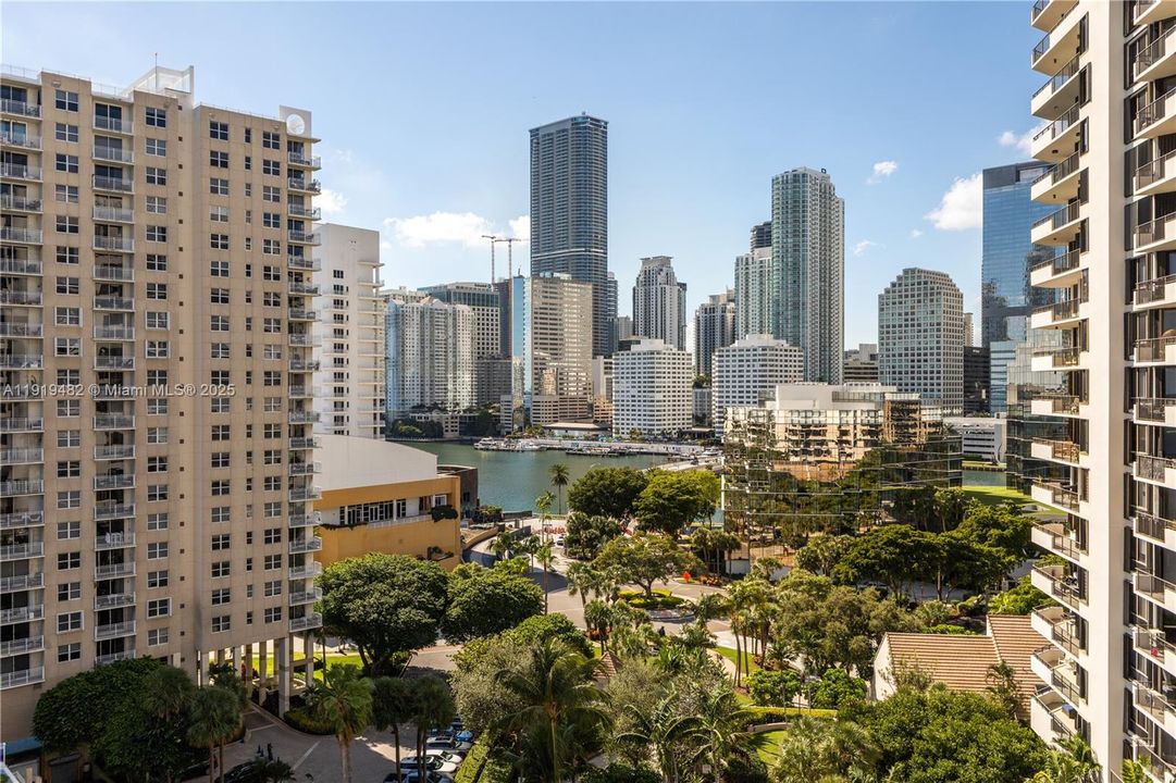 For Sale: $815,000 (2 beds, 2 baths, 1137 Square Feet)