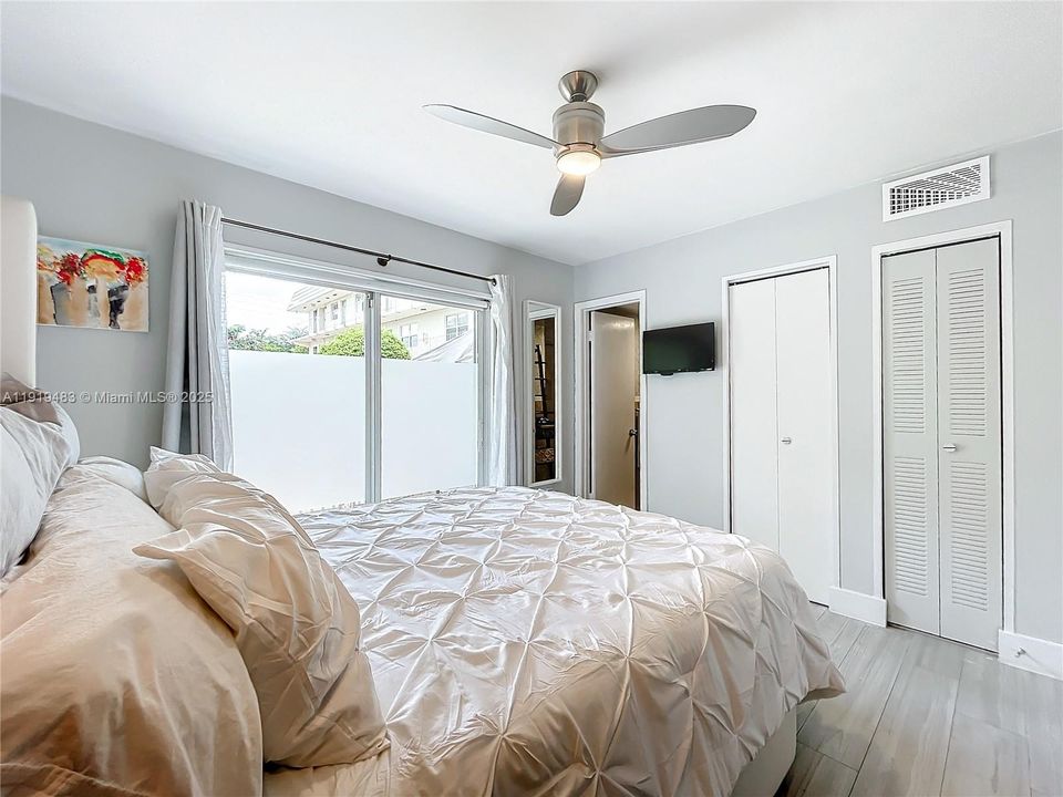 For Sale: $349,500 (1 beds, 1 baths, 519 Square Feet)