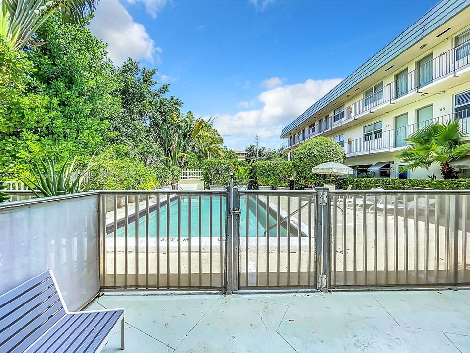 For Sale: $349,500 (1 beds, 1 baths, 519 Square Feet)