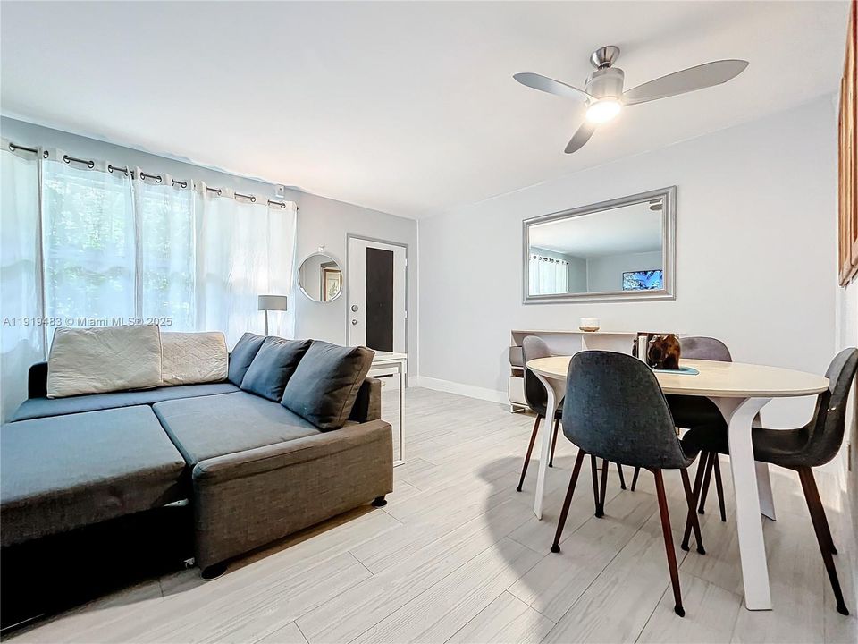 For Sale: $349,500 (1 beds, 1 baths, 519 Square Feet)