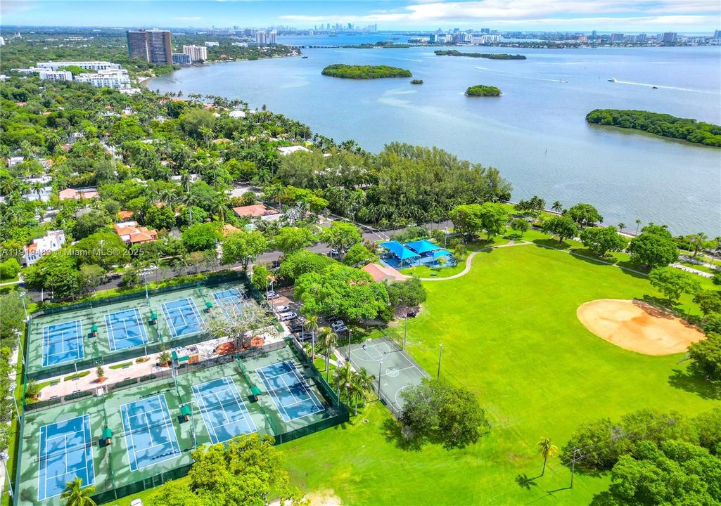 For Sale: $349,500 (1 beds, 1 baths, 519 Square Feet)