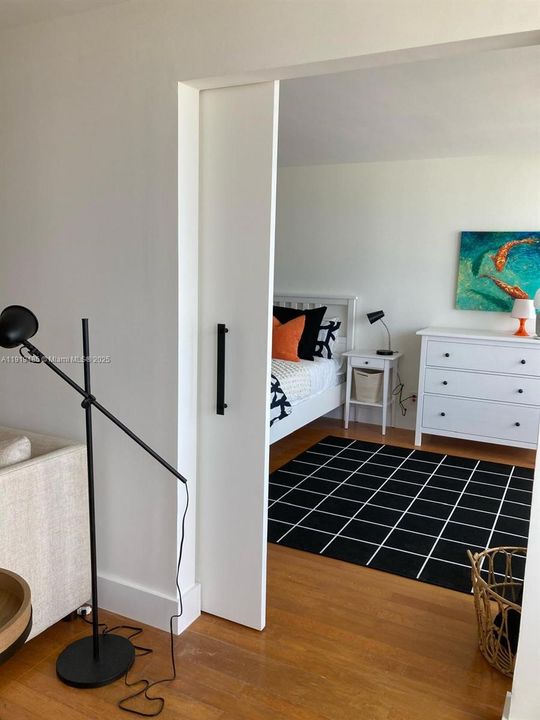 For Sale: $479,000 (1 beds, 1 baths, 997 Square Feet)