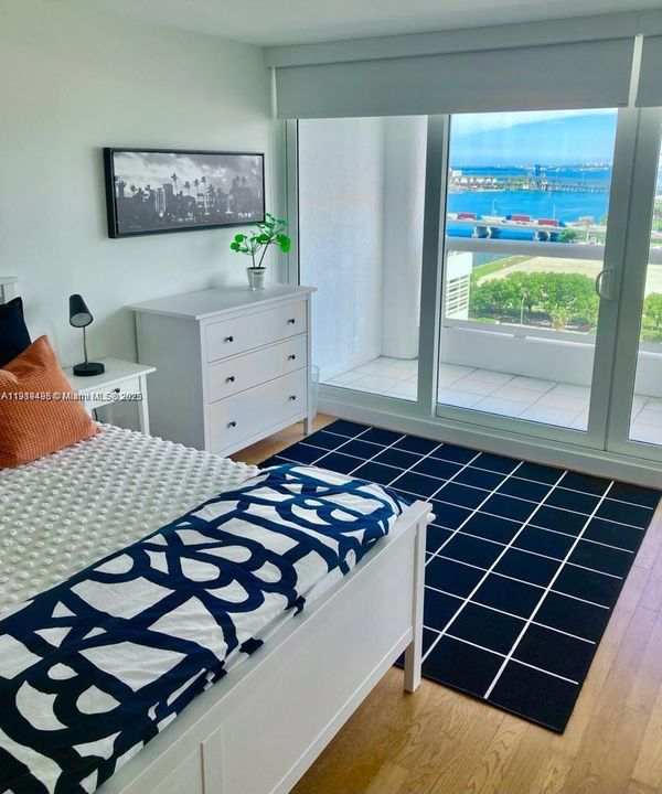 For Sale: $479,000 (1 beds, 1 baths, 997 Square Feet)