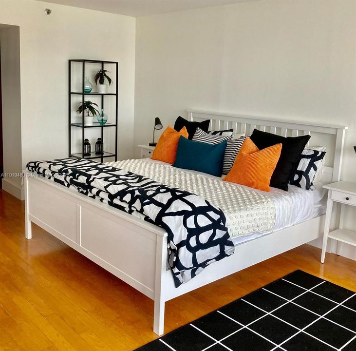 For Sale: $479,000 (1 beds, 1 baths, 997 Square Feet)