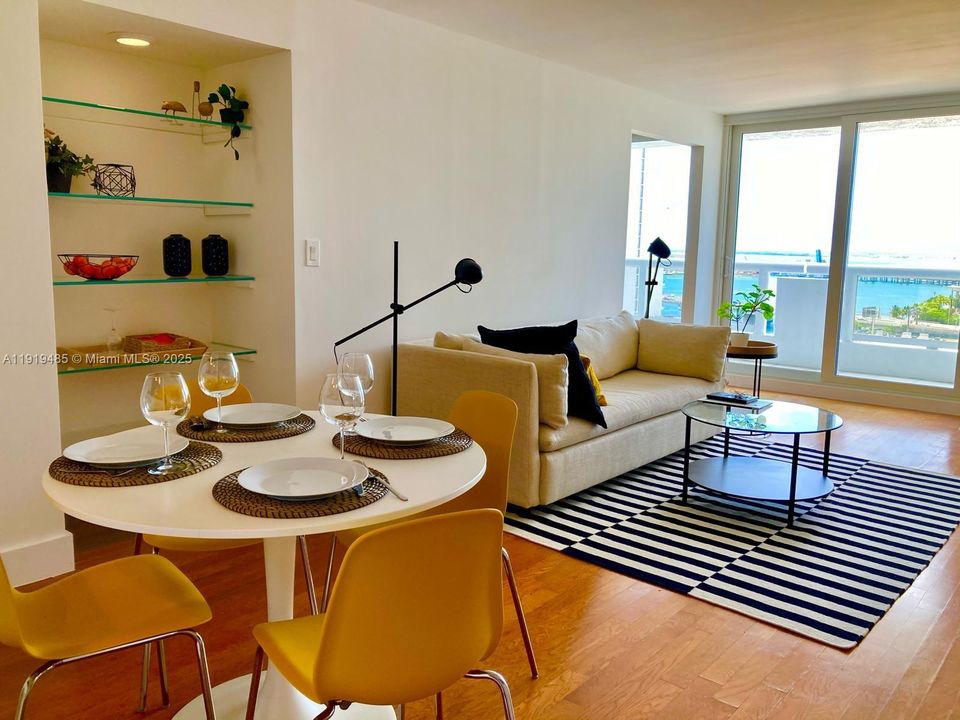 For Sale: $479,000 (1 beds, 1 baths, 997 Square Feet)