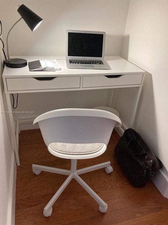 For Sale: $479,000 (1 beds, 1 baths, 997 Square Feet)