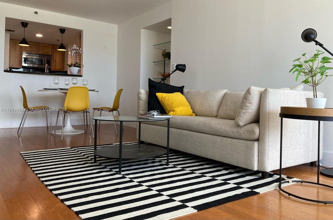 For Sale: $479,000 (1 beds, 1 baths, 997 Square Feet)