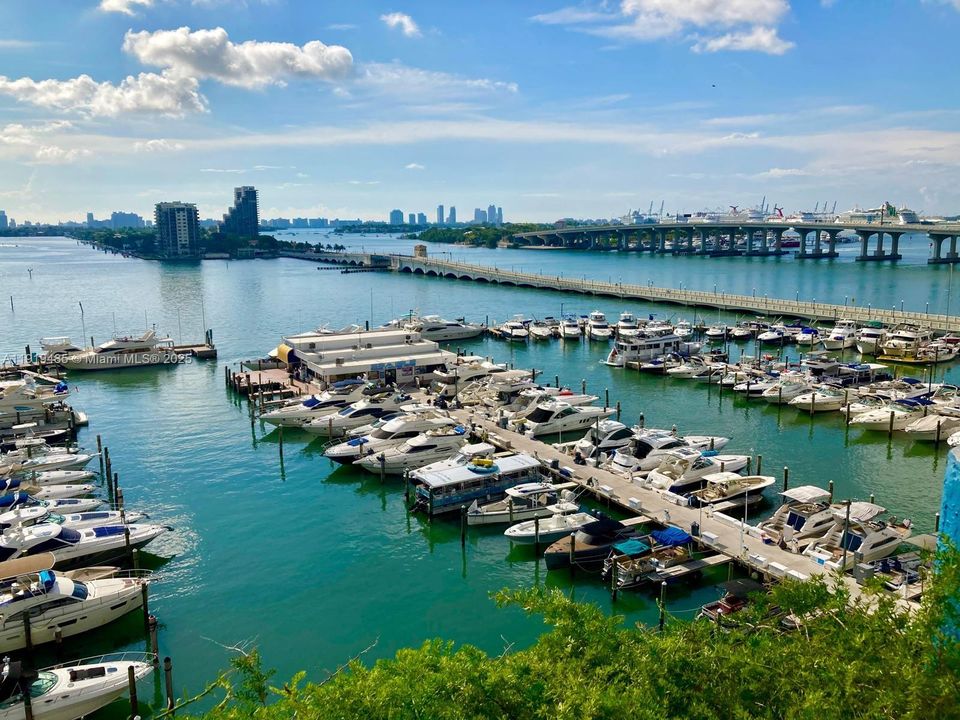 For Sale: $479,000 (1 beds, 1 baths, 997 Square Feet)