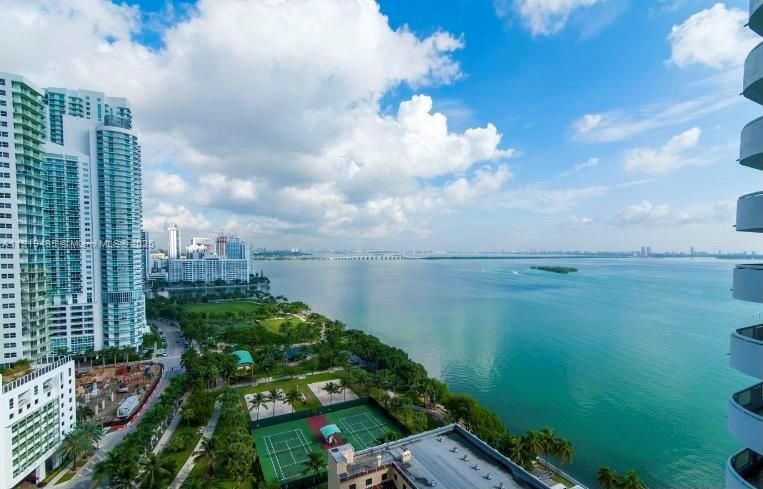 For Sale: $479,000 (1 beds, 1 baths, 997 Square Feet)