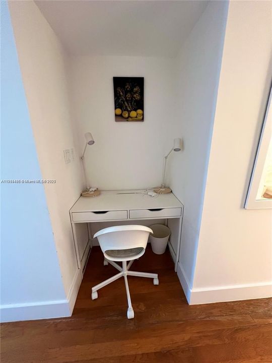 For Sale: $479,000 (1 beds, 1 baths, 997 Square Feet)