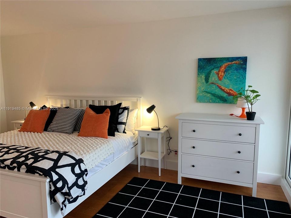 For Sale: $479,000 (1 beds, 1 baths, 997 Square Feet)