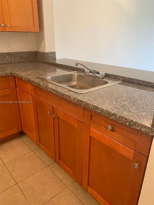 For Rent: $2,050 (2 beds, 2 baths, 956 Square Feet)