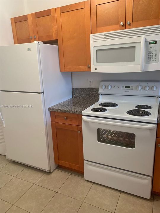 For Rent: $2,050 (2 beds, 2 baths, 956 Square Feet)