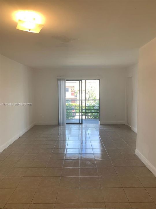 For Rent: $2,050 (2 beds, 2 baths, 956 Square Feet)