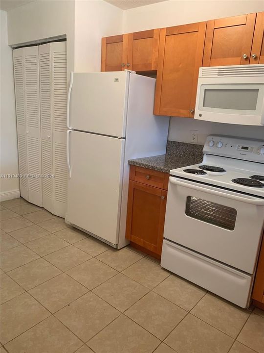 For Rent: $2,050 (2 beds, 2 baths, 956 Square Feet)