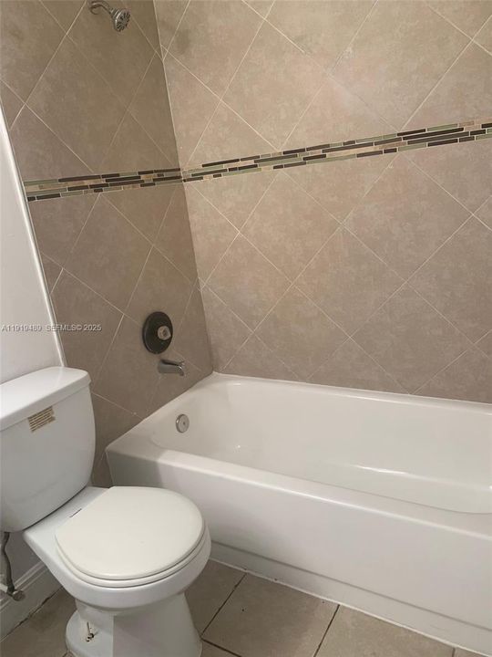 For Rent: $2,050 (2 beds, 2 baths, 956 Square Feet)