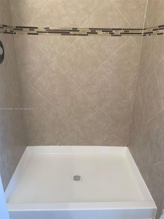 For Rent: $2,050 (2 beds, 2 baths, 956 Square Feet)