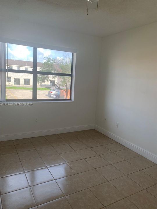 For Rent: $2,050 (2 beds, 2 baths, 956 Square Feet)