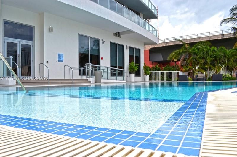 待售: $489,900 (2 贝兹, 2 浴室, 1030 平方英尺)