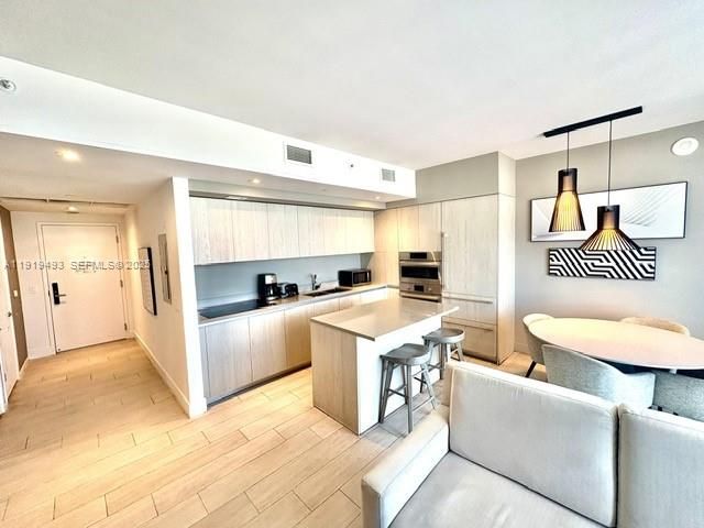 待售: $739,900 (3 贝兹, 2 浴室, 1129 平方英尺)