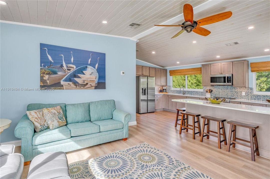 For Sale: $869,000 (2 beds, 2 baths, 984 Square Feet)