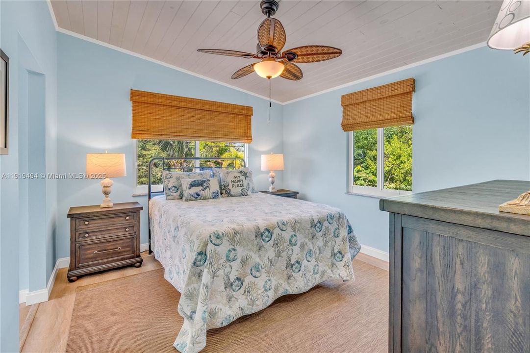 For Sale: $869,000 (2 beds, 2 baths, 984 Square Feet)