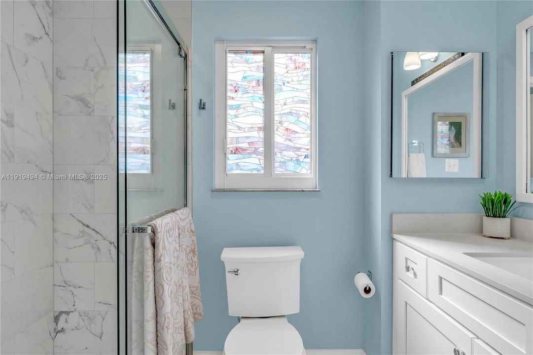 For Sale: $869,000 (2 beds, 2 baths, 984 Square Feet)