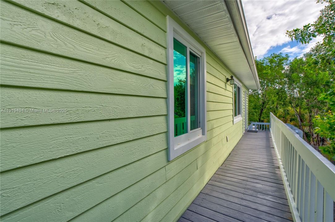 For Sale: $869,000 (2 beds, 2 baths, 984 Square Feet)