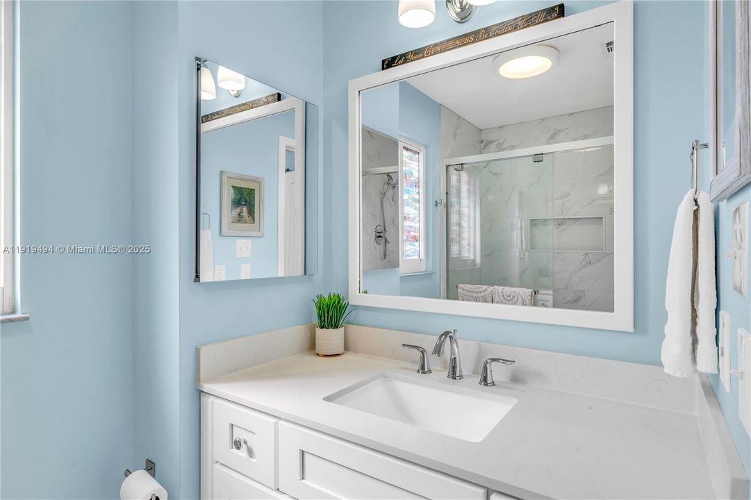 For Sale: $869,000 (2 beds, 2 baths, 984 Square Feet)