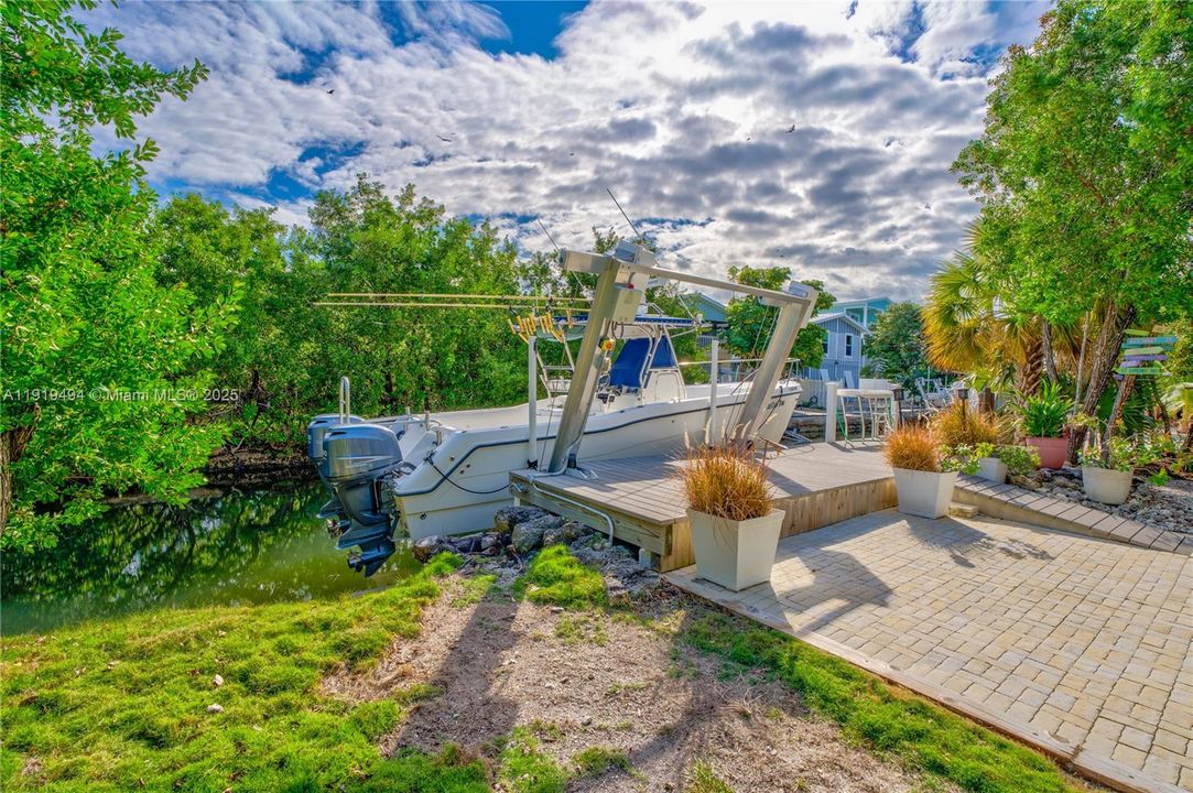 For Sale: $869,000 (2 beds, 2 baths, 984 Square Feet)