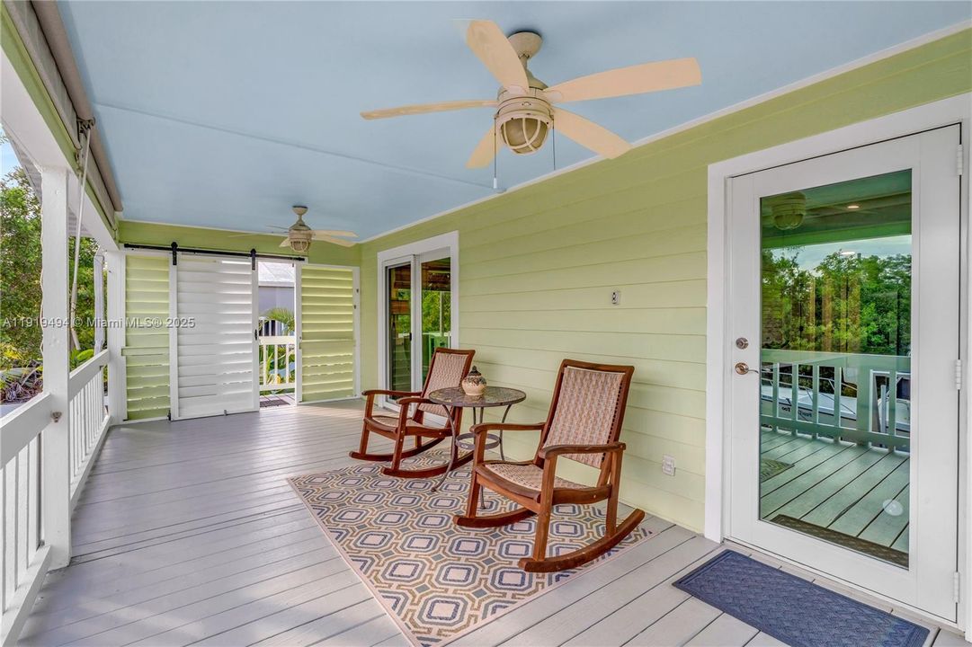 For Sale: $869,000 (2 beds, 2 baths, 984 Square Feet)