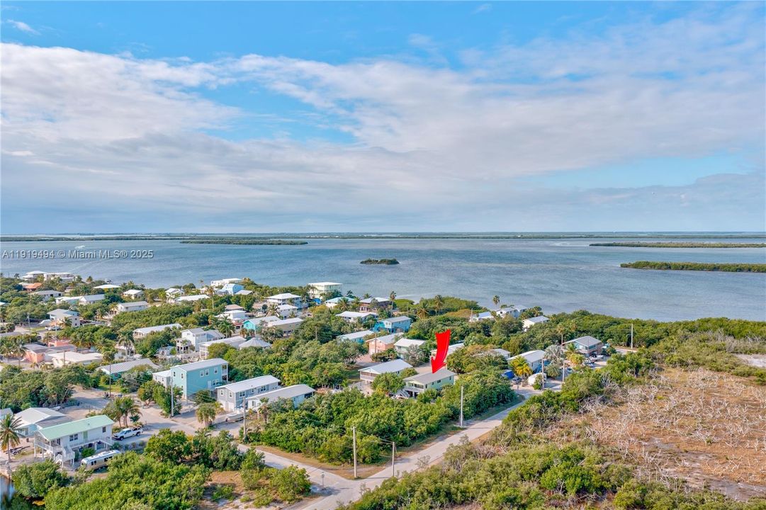 For Sale: $869,000 (2 beds, 2 baths, 984 Square Feet)