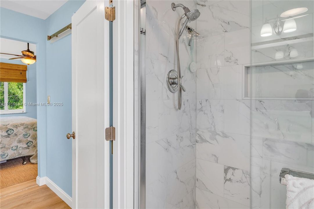 For Sale: $869,000 (2 beds, 2 baths, 984 Square Feet)