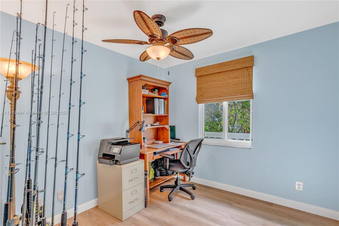For Sale: $869,000 (2 beds, 2 baths, 984 Square Feet)