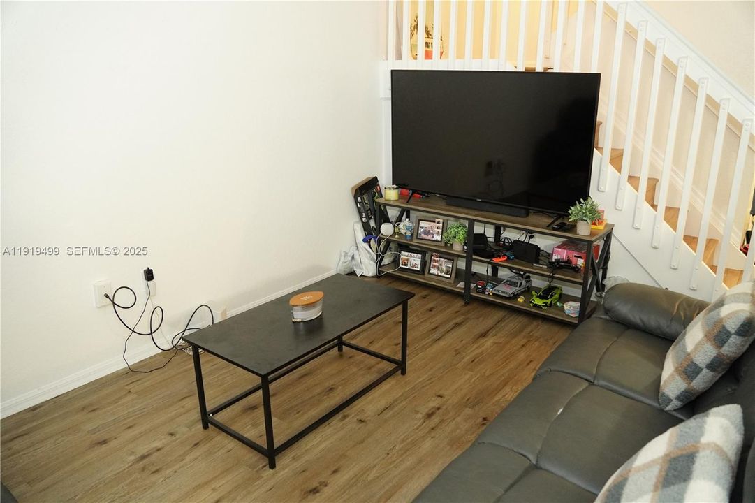 En Venta: $350,000 (2 camas, 2 baños, 1440 Pies cuadrados)