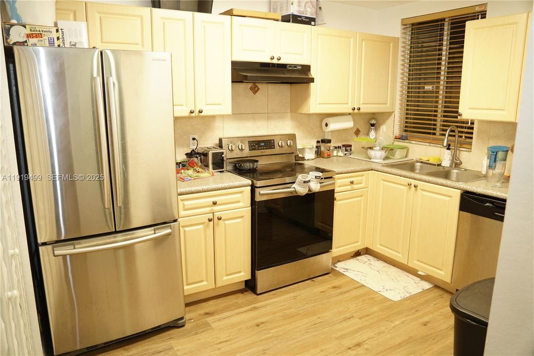 En Venta: $350,000 (2 camas, 2 baños, 1440 Pies cuadrados)