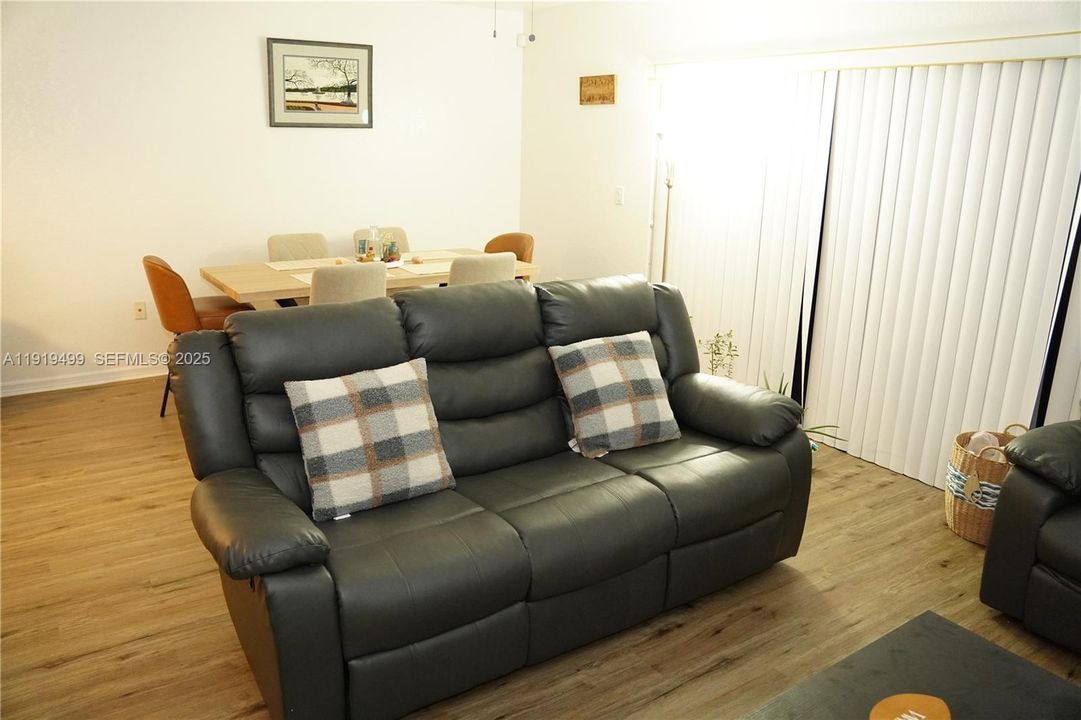 En Venta: $350,000 (2 camas, 2 baños, 1440 Pies cuadrados)