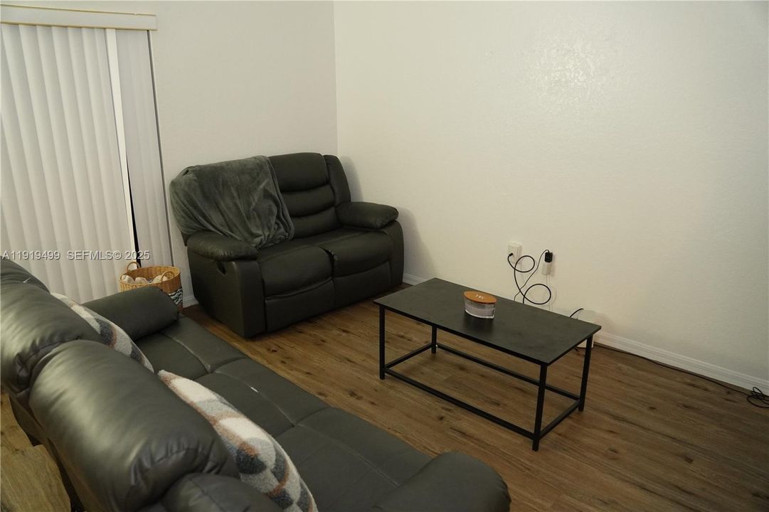 En Venta: $350,000 (2 camas, 2 baños, 1440 Pies cuadrados)