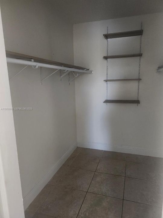 For Rent: $2,000 (2 beds, 2 baths, 980 Square Feet)