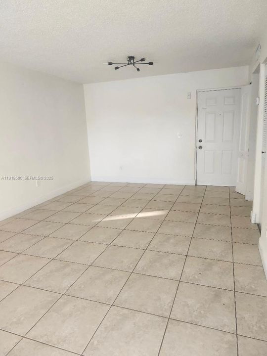For Rent: $2,000 (2 beds, 2 baths, 980 Square Feet)