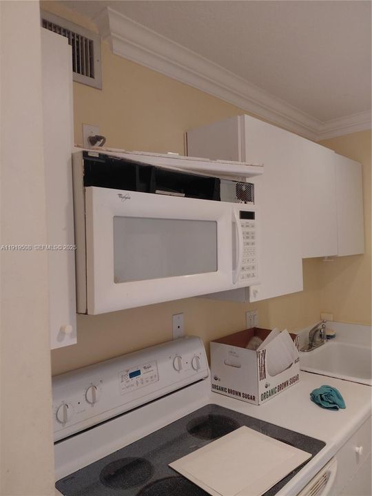 For Rent: $1,750 (1 beds, 1 baths, 684 Square Feet)