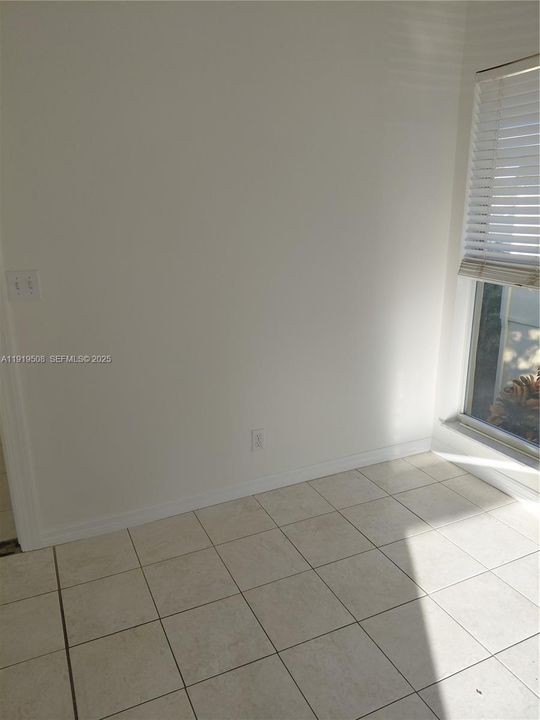 For Rent: $1,750 (1 beds, 1 baths, 684 Square Feet)