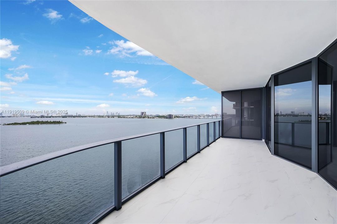 For Sale: $2,885,000 (4 beds, 5 baths, 2686 Square Feet)