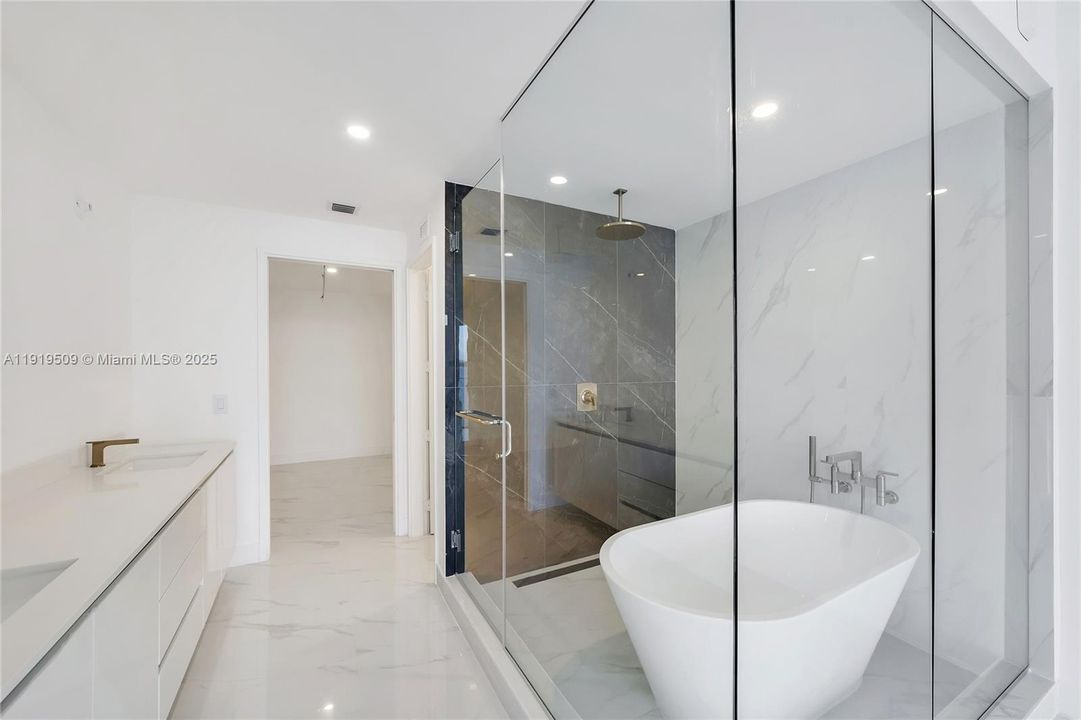 For Sale: $2,885,000 (4 beds, 5 baths, 2686 Square Feet)