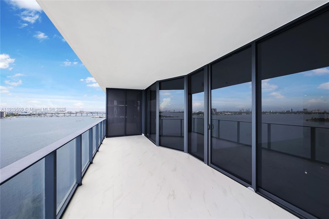 For Sale: $2,885,000 (4 beds, 5 baths, 2686 Square Feet)