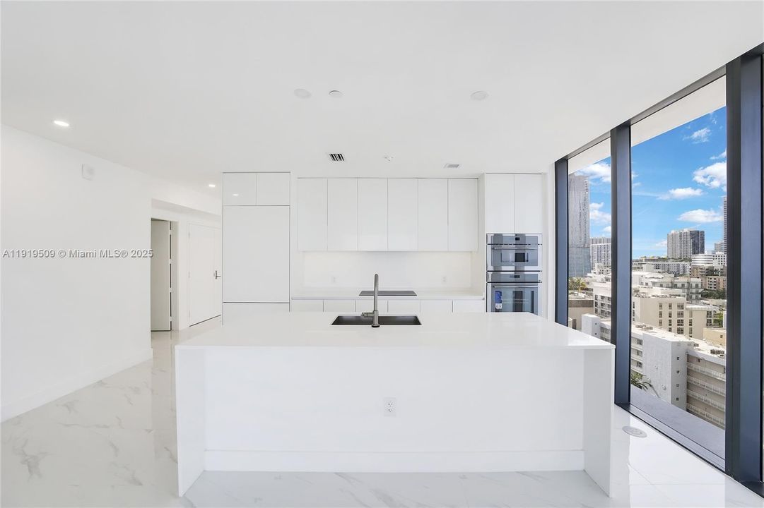 For Sale: $2,885,000 (4 beds, 5 baths, 2686 Square Feet)